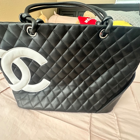 Authentic Chanel tote - Picture 1 of 6